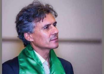 الناشط السياسي الجزائري رشيد نكاز يدخل في إضراب عن الطعام