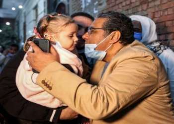 القاهرة تفرج عن صحفي بقناة الجزيرة القطرية