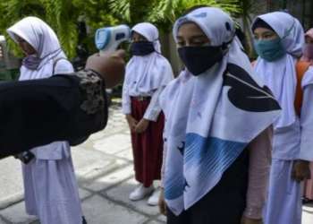 منع إجبار الفتيات على ارتداء الحجاب في مدارس إندونيسيا