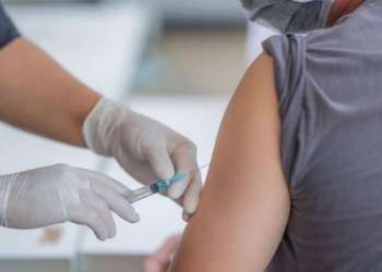 مديرية توضح بشأن توقيف أساتذة رفضوا تلقي لقاح كورونا