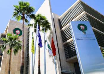 إلزام اللاعبين بأداء الضريبة على الدخل
