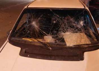 توقيف 3 أشخاص قاموا بتكسير مجموعة من السيارات ببني ملال