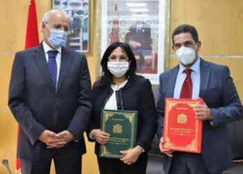 التوقيع على اتفاقية للنهوض بالفكر الحقوقي في الوسط المدرسي والتكويني والجامعي