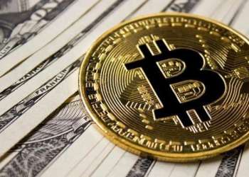 سعر عملة “بيتكوين” يقترب من مستويات قياسية جديدة