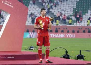 ليفاندوفسكي يتوج بجائزة أفضل لاعب في بطولة كأس العالم للأندية