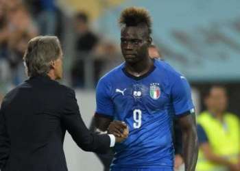 مانشيني يفتح الباب أمام عودة بالوتيلي لمنتخب إيطاليا