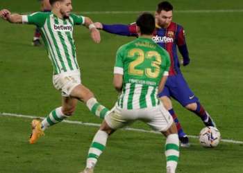 الدوري الإسباني: ميسي ينقذ برشلونة من مفاجآت بيتيس