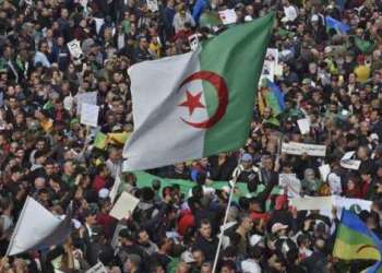 عشرات الآلاف من المتظاهرين يحيون الذكرى الثانية للحراك الجزائري