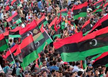 الليبيون يحتفلون بالذكرى العاشرة لثورة الاطاحة بالقذافي