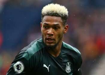 تغريم لاعب في إنجلترا 200 جنيه إسترليني بسبب قص شعره