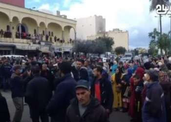 جنازة مهيبة.. آلاف المكناسيين يشيعون جثامين الطاقم الإعلامي للنادي المكناسي الى مثواهم الأخير
