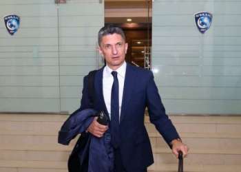 الهلال السعودي يفك إرتباطه بالمدرب رازفان لوشيسكو