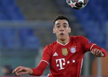 الواعد جمال موسيالا يوقع عقدا احترافيا مع بايرن ميونخ