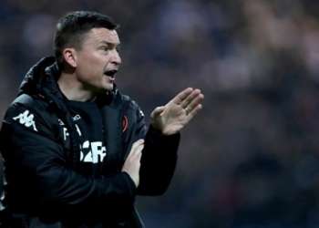 هيكينغبوتوم يتولى تدريب شيفيلد حتى نهاية الموسم