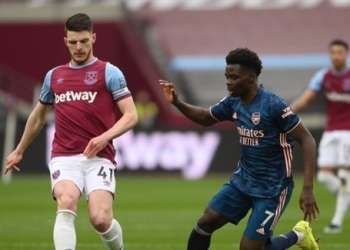 الدوري الإنجليزي: النيران الصديقة تنقذ أرسنال من كمين ويستهام