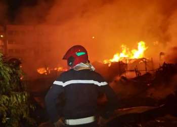 اندلاع حريق مهول بحي صفيحي بمنطقة مولاي رشيد بالبيضاء