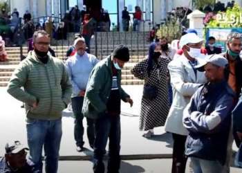 سكان كريان سنطرال يواصلون إحتجاجهم أمام مقاطعة عين السبع