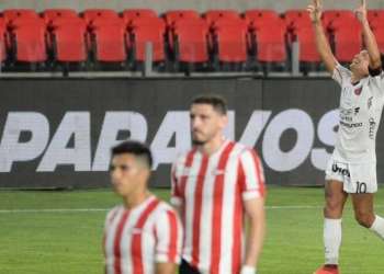 كولون يعزز صدارته في كأس رابطة الدوري الأرجنتيني