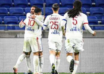 ليون يفوز على رين ويخطف صدارة الدوري الفرنسي مؤقتًا