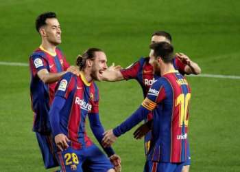ميسي يعادل رقم تشافي.. ويقود برشلونة لاكتساح هويسكا واستعادة وصافة “الليغا”