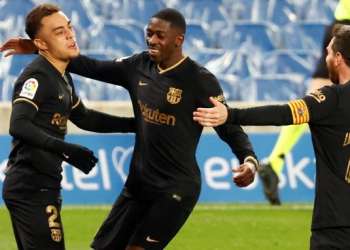 برشلونة يواصل تضييق الخناق على أتلتيكو بسداسية في شباك سوسييداد