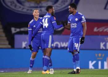 ليستر سيتي يرتقي لوصافة الدوري الإنجليزي مؤقتاً بفوز مثير على برايتون