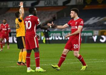 ليفربول يجتاز وولفرهامبتون بصعوبة ويحسن أوضاعه في الدوري الإنجليزي