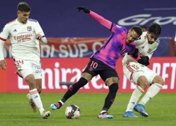 سان جيرمان يستغل هزيمة ليل ويتصدر الدوري الفرنسي بفوز كبير على ليون