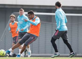 ميليتاو وبنزيما ضمن قائمة الريال لمواجهة أتلتيكو في “ديربي” مدريد