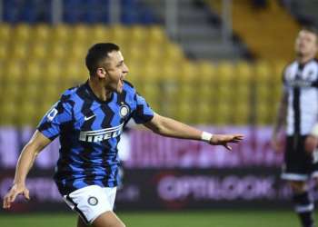 سانشيز يقود إنتر ميلان للفوز على بارما وتعزيز صدارته للدوري الإيطالي