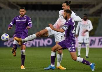 ميلان يفلت من كمين فيورنتينا ويواصل مطاردة إنتر
