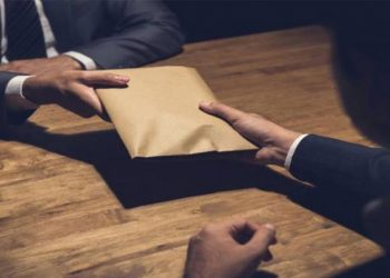 على مَن يجب أن يُلقى اللّومُ بخصوص هذا الفساد؟