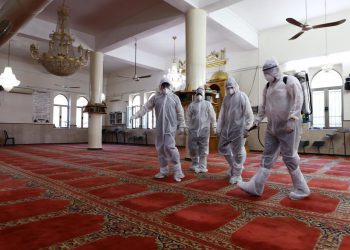 قرار حكومي: إغلاق المساجد خلال صلاتي العشاء والفجر طوال رمضان