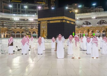 إقامة صلاة التراويح في الحرمين مع تخفيفها