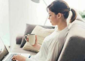 تحولات يشهدها عالم العمل في بريطانيا بفعل الصيغة الهجينة بين المنزل والمكتب