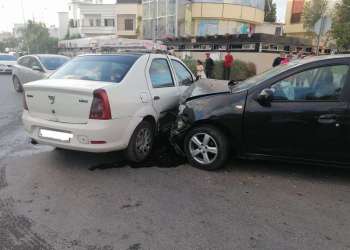 الجديدة..التهور يسبب إصطدام سيارة خفيفة و طاكسي صغير