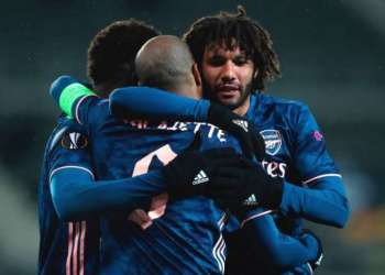 أرسنال يكتسح سلافيا براغ برباعية ويتأهل لنصف نهائي الدوري الأوروبي