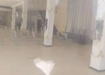 مؤتمر معارض لإسحاق شارية بكراسي فارغة