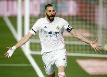 ريال مدريد يسقط برشلونة وينتزع صدارة الدوري الإسباني
