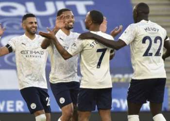 مانشستر سيتي يثأر من ليستر بثنائية ويقترب من لقب الدوري الإنجليزي