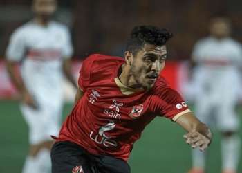 الأهلي يحقق فوزا مثيرا على الزمالك في قمة الدوري المصري