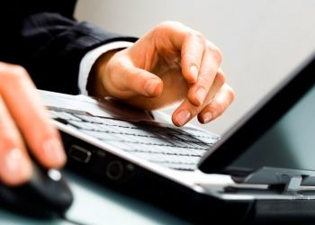 الداخلية والمالية تحققان في صفقات تجهيزات معلوماتية