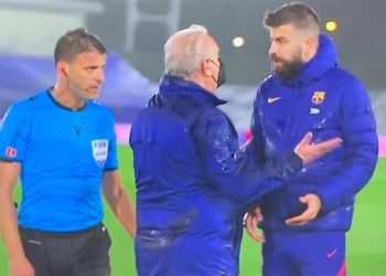 الغائب عن “الكلاسيكو” بيكيه يتلقى بطاقة صفراء!