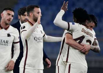 روما يطيح بأياكس بصعوبة ويبلغ نصف نهائي الدوري الأوروبي