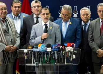 أرباب المقاهي يناشدون زعماء الأحزاب لثني العثماني عن “الإغلاق”