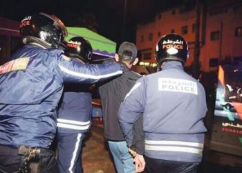 إشهار السلاح دون استعماله لتوقيف ذو سوابق عرض مواطنين وعناصر شرطة للخطر بسلاح أبيض بتيفلت