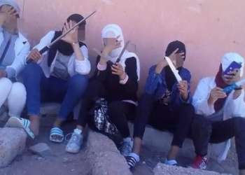 السراح لتلميذات ظهرت في فيديو يحملن أسلحة بيضاء