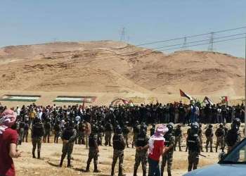 مئات الأردنيون يقصدون الحدود الفلسطينية