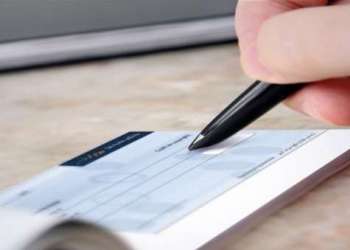 تجار جملة يقعون ضحية للنصب بشيكات حسابات مغلقة