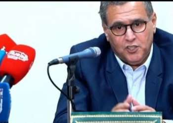 مغاربة يطالبون أخنوش بارجاع 17 مليار…. والوزير يتبرأ من شركات المحروقات